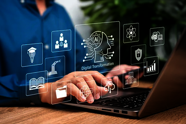 User vor Laptop - Digital Transformation
